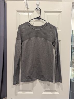 Fabletics Charcoal Gray Textured Seam-Panel Long Sleeve Tee